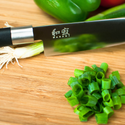 KAI 6720C Нож на главния готвач за дясна и лява ръка Wasabi 20 см